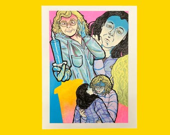 Pode incluir: Ilustração colorida com várias figuras. Uma pessoa com óculos e jaleco segura uma grande seringa azul. Outras figuras exibem várias expressões. A obra de arte tem um fundo rosa e azul.