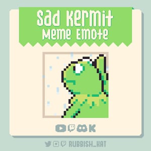 Peut inclure: Une image pixelisée d'une grenouille verte avec une expression triste, entourée de points blancs. L'image est dans un cadre blanc avec une bannière verte en haut qui dit "Sad Kermit Meme Emote".
