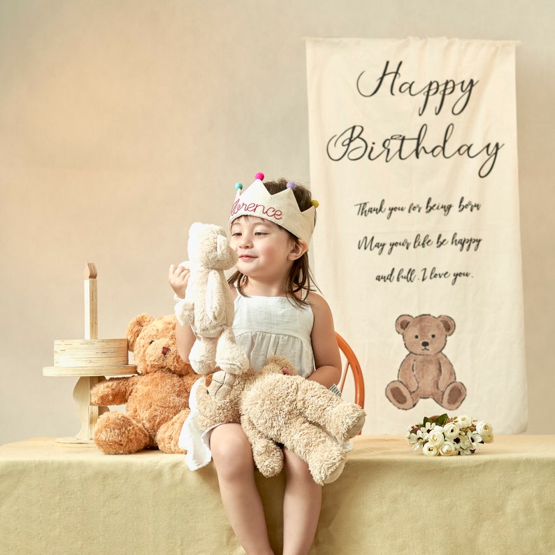Couronne brodée à la main pour les anniversaires de bébé et d'enfant Souvenir personnalisé pour le premier anniversaire et les occasions spéciales image 3