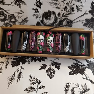 Girly Skull Press On Nail Set