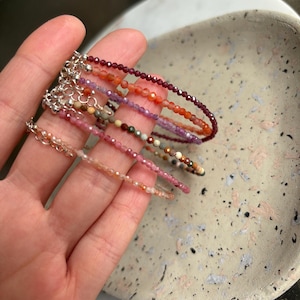 Sterlingzilveren edelsteenarmband: rode granaat, robijn, zonnesteen, agaat, jaspis, rhodoniet