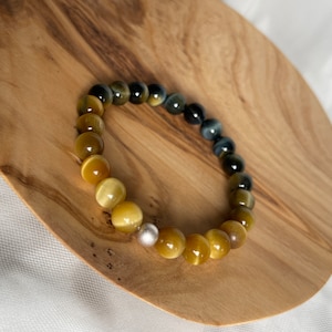 Beautiful natural hawk’s eye and tiger’s eye shaded blue and yellow bracelet
