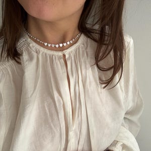 Lindo collar de cuentas de nácar con múltiples piedras preciosas de estilo veraniego