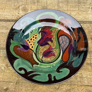 High glazed Art Nouveau Gouda wall plate by the Zuid Holland company of Gouda, 1918