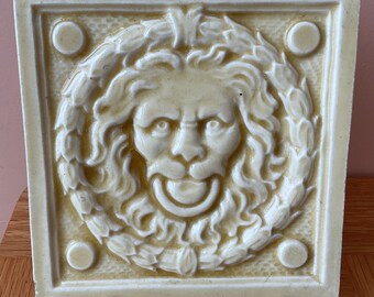 Dutch tile with lion head decor c1930