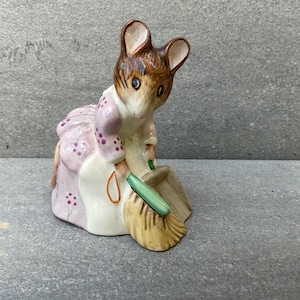 Hunca Munca Sweeping Beatrix Potter Beswick