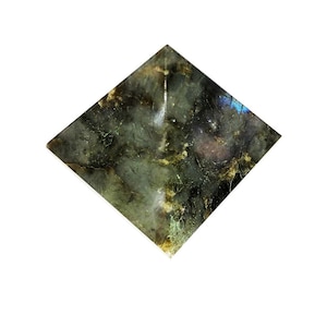 Labradoriet piramide – tussen 60 en 70mm