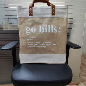 毎日のエレガンスのためのレザーハンドルジュートバッグ。持続可能なファッションと環境に配慮したスタイルのハンドメイドジュートバッグ。PUレザーハンドルブラックバッグ。