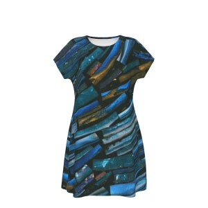 Lovely women&#39;s short sleeve dress. Adorable and comfortable colorful and fun.