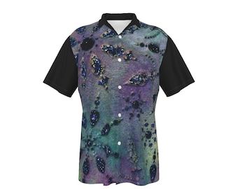 Mens Hawaiian button up shirt in comfortable, relaxed cut in fresh design print.