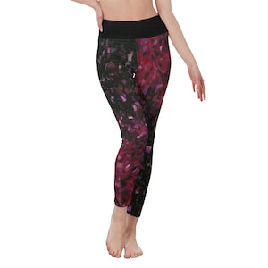 Active wear stretchy leggins with elastic waistband. Perfect for sports, fitness or yoga.