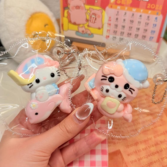 ラ*ー様 愛媛限定　キティーちゃん　スクイーズストラップ　タルトバージョン キティ イルカ アザラシ タバ スクイーズ おもちゃ キーチェーン