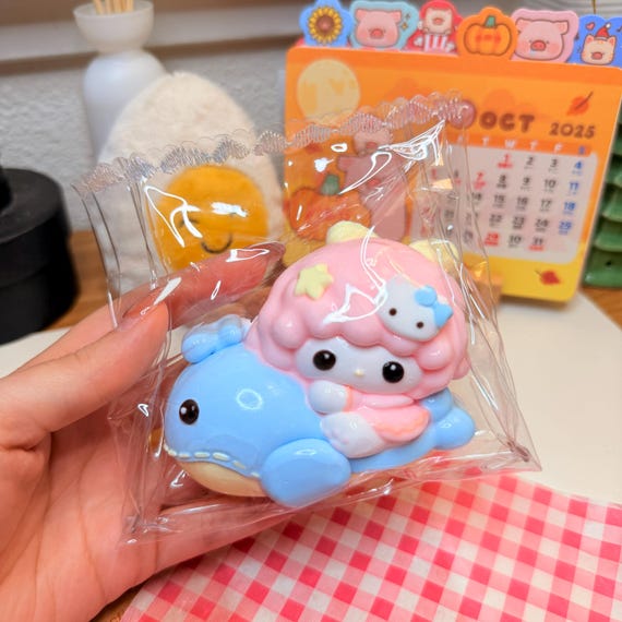 クジラタバスクイーズおもちゃ、レインボースクイーズキーホルダー