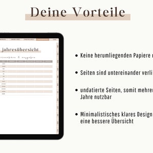 Op de afbeelding: Een digitale tablet die een jaaroverzicht sjabloon weergeeft met de Duitse tekst "jahres&uuml;bersicht" en de woorden "einnahmen & Ausgaben". De tekst aan de rechterkant van de afbeelding somt de voordelen op van het gebruik van het sjabloon, waaronder "Geen losse papieren meer", "Pagina's zijn met elkaar verbonden", "Niet-gedateerde pagina's, zodat meerdere jaren kunnen worden gebruikt", en "Minimalistisch helder ontwerp voor een beter overzicht".