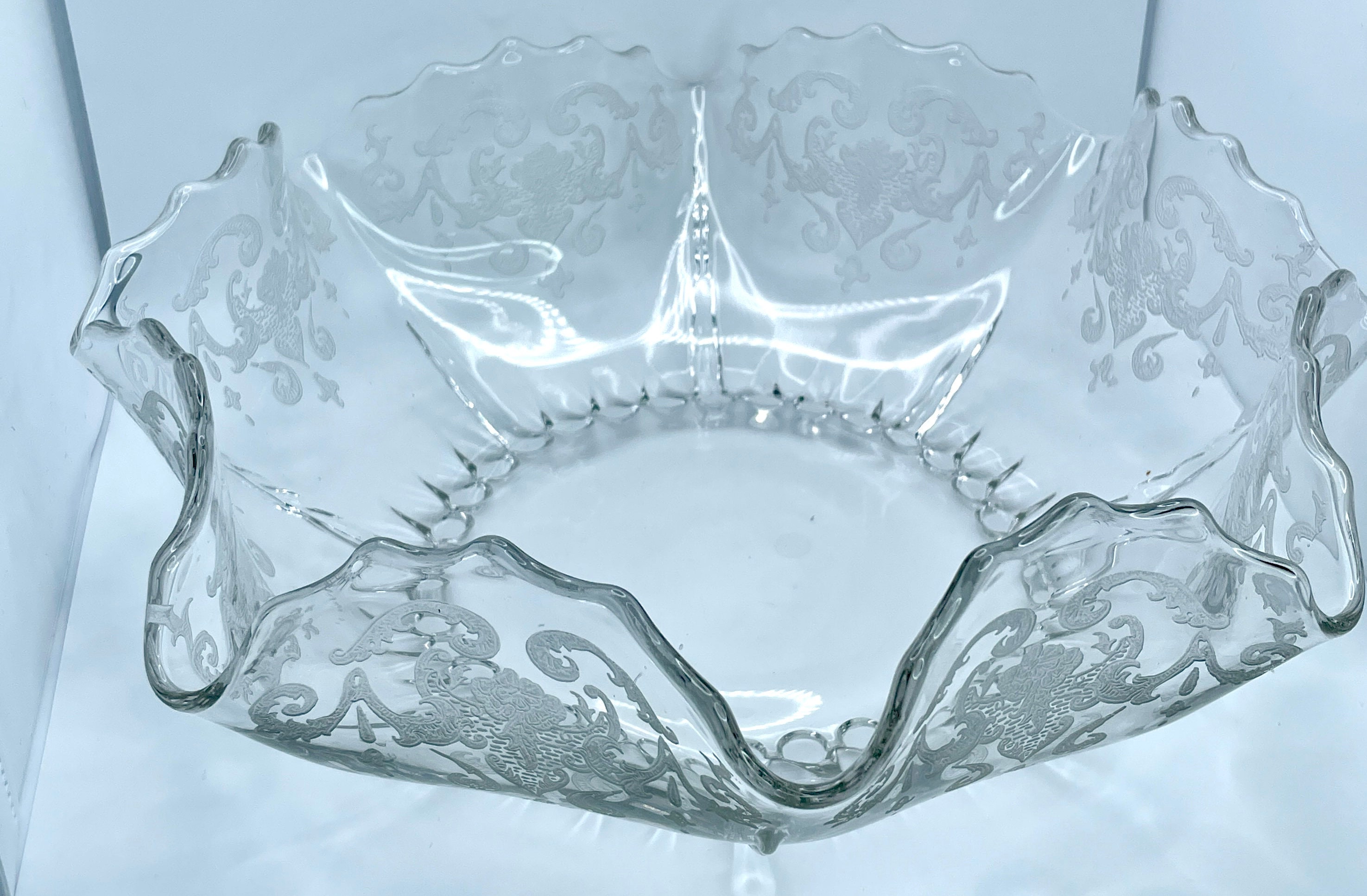 Elegant Glass Bowl Centerpiece New Martinsville Viking Glass Depression Era Meadow Wreath Pattern