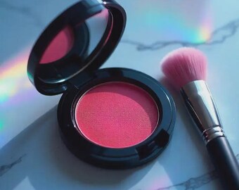 ハイビスカス、ローズ、ローズヒップ配合のオーガニックチーク – ナチュラルヴィーガンメイクアップ