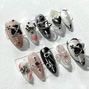 Ongles à presser Freestyle Beauty Charm, Faux ongles élégants faits main de style Y2k, argent noir, Ongles de luxe, Ongles personnalisés en acrylique pour fête