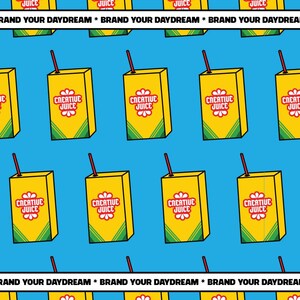 Puede incluir: Un patrón repetido de cajas de jugo amarillas con pajitas rojas y el texto "CREATIVE JUICE" sobre un fondo azul claro. La parte superior e inferior de la imagen tienen el texto "BRAND YOUR DAYDREAM * BRAND YOUR DAYDREAM".
