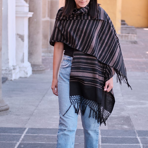 Rebozo de algodón con seda tejido en telar de pedal/ Rebozo negro con cobre mexicano hecho a mano/ Rebozo de Oaxaca hecho en telar