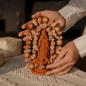 Virgen de Barro hecha a mano/ Virgen de Barro/ Virgen de barro hecha a mano por artesanos de México