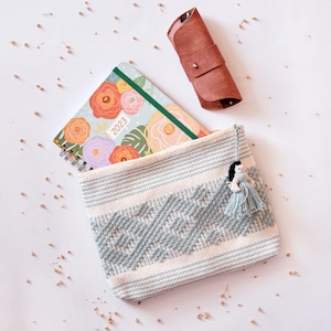Cosmetiquera verde tejida a mano en telar de cintura por artesanas de Oaxaca / Artesanías de México/ Bolsas hechas a mano/ Bolsas tejidas