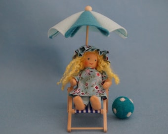 Sommermädchen mit Liegestuhl, Schirm und Ball,  Puppen Set 4-teilig,  Biegepuppenmädchen, Puppenmädchen, Mädchen am Strand, Sommerkind