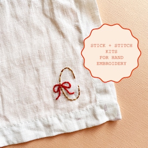 Kit de letras con cinta para pegar y coser / Kit de bordado DIY con diseños de alfabeto de lazo para servilletas de cóctel bordadas o regalo personalizado