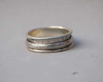 Eenvoudige zilveren ring spinner fidget ring. Eenvoudig rustiek zilveren cadeau voor hem of haar.