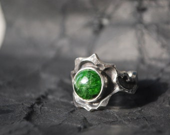 Artisan Green chrome diopside ring OOAK. Nature inspired silver ring 8 size sun green stone ring.