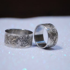 Rustikaler Ehering 2er Set Baumrinde Ringe aus Sterling Silber. Breites Versprechen Ring Set. Bild 9