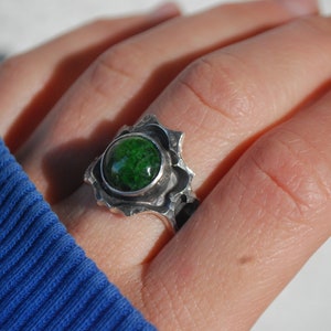 Artisan Green chrome diopside ring OOAK. Nature inspired silver ring 8 size sun green stone ring. image 8