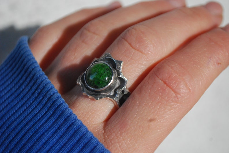 Artisan Green chrome diopside ring OOAK. Nature inspired silver ring 8 size sun green stone ring. image 8