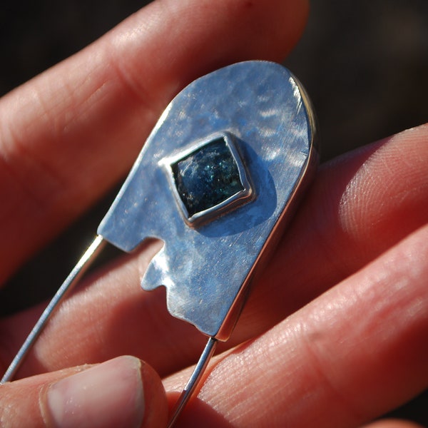 Broche en cyanite. Grande épingle à nourrice en argent pour foulard. Épingle à châle pour femme. Broche artisanale.