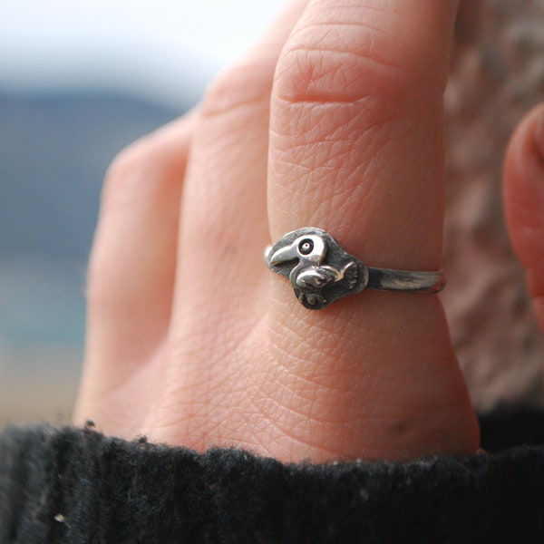 Simple silver raven ring. Crow jewelry adjustable bird ring.