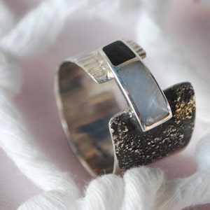 Mother of pearl Brutalist ring, geometric design black mother of pearl ring. Sterling silver Promise ring for her.