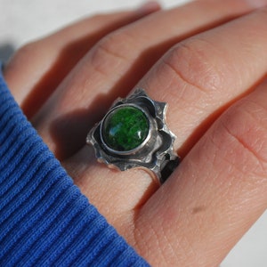 Artisan Green chrome diopside ring OOAK. Nature inspired silver ring 8 size sun green stone ring. image 6