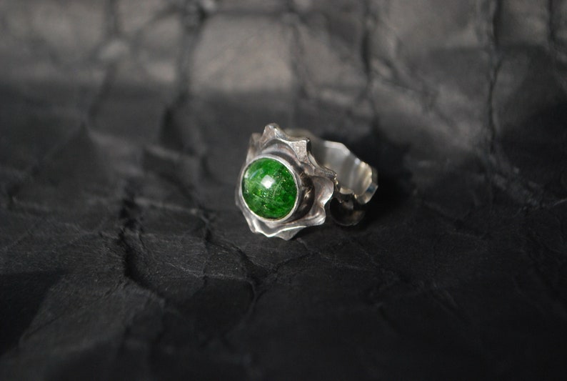 Artisan Green chrome diopside ring OOAK. Nature inspired silver ring 8 size sun green stone ring. image 4