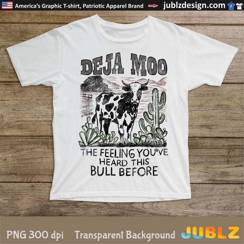 以下が含まれることがあります： 白地に黒と白の牛のイラストと「DEJA MOO」と「THE FEELING YOU'VE HEARD THIS BULL BEFORE」の文字が書かれたTシャツ。
