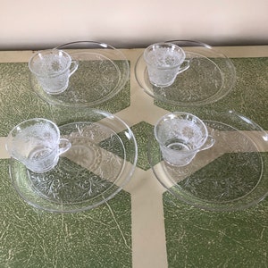 Indiana Sandwich Glass Tiara Round lunch/Snack Plates and Cups Set of 4
