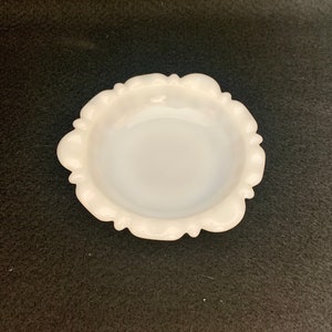 Ashtray Anchor Hocking Milk Glass