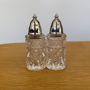 Ensemble sel et poivre en verre impérial, Cape Cod