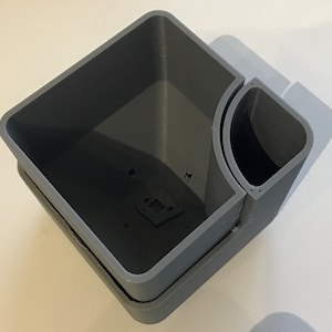 self watering plant pot