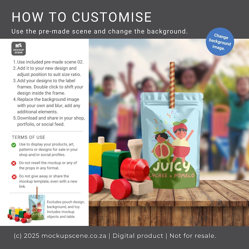 Puede incluir: Una escena de maqueta digital con una bolsa de jugo azul claro con una pajita, un tren de juguete de madera y una mesa de madera. La bolsa tiene una etiqueta "Juicy Lychee + Pomelo" y una ilustraci&oacute;n de dibujos animados. El fondo est&aacute; borroso.