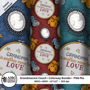 以下が含まれることがあります： カメオのブローチ、クロスステッチ刺繍枠に「GRANDMA is another name for LOVE」の文字、装飾ボタンを繰り返すデジタルデザイン。カラーパレットは、青、赤、金のトーンで構成されています。