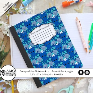 Może przedstawiać: Notatnik kompozycyjny z niebieskim wzorem ośmiornicy. Notatnik ma czarny grzbiet i białą etykietę z napisem "COMPOSITION NOTEBOOK". Wymiary: około 19 cm x 25 cm.