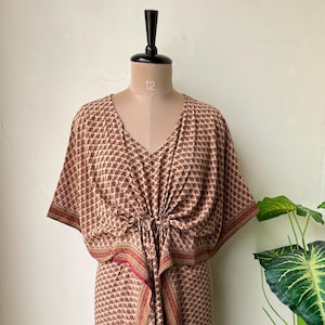 Beautiful Beige Silk Sari Kaftan, Vintage Party Wear Kaftan, Loungewear Silk Dress, Boho Kaftan, BridesWear Beach Cover Up Crepe Silk Kaftan