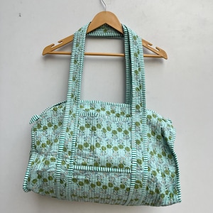 ブロックプリントコットンキルティングダッフルバッグ：ハンドメイドの大型リバーシブルパッチワークダッフルバッグ