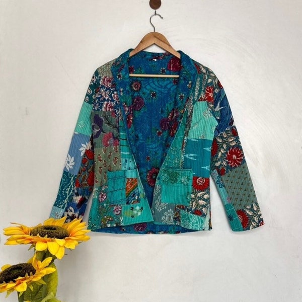 Vestes multicolores en patchwork fait main, manteau fait main en coton indien, veste courte unisexe en kantha matelassée sur le devant ouvert