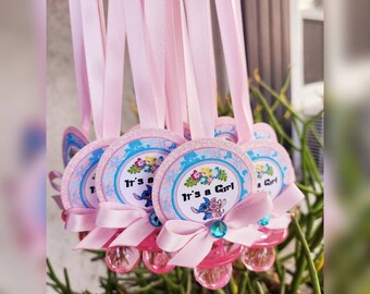 12 collares para chupete con temática de extraterrestres hawaianos de color rosa claro para niñas y niños, regalos para baby shower (hoja de juego GRATIS de 8 x 10, 1 por pedido)