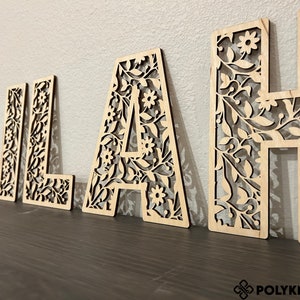 Placa de parede com nome personalizado | Placa de nome para berçário | Letras florais | Letras para quarto | Letras de flores | Letras de parede de madeira | Decoração de quarto